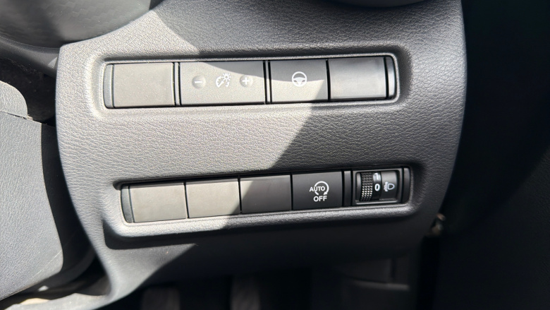 Nissan Juke 1.0 DiG-T 114 Tekna 5dr Petrol Hatchback